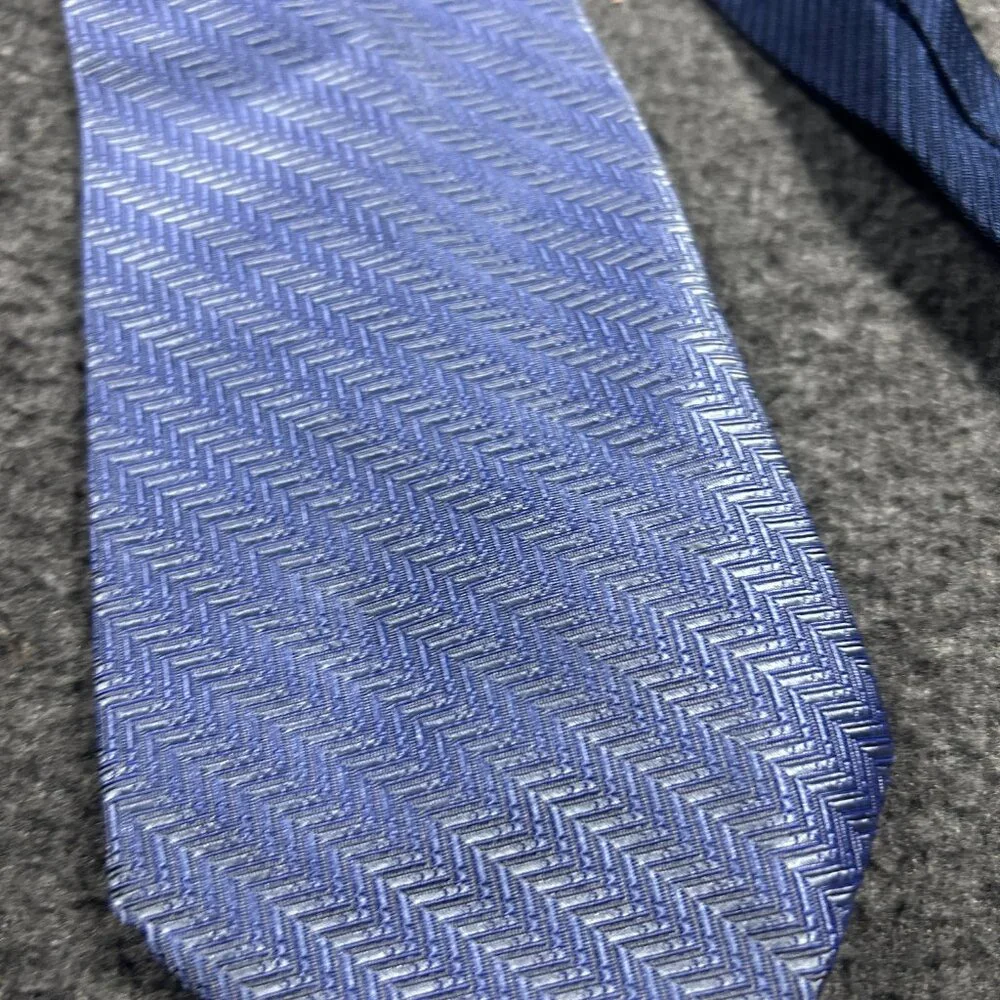Tommy Hilfiger Tie 100% Silk USA Blue Herringbone VTG TOMMY Logo‎